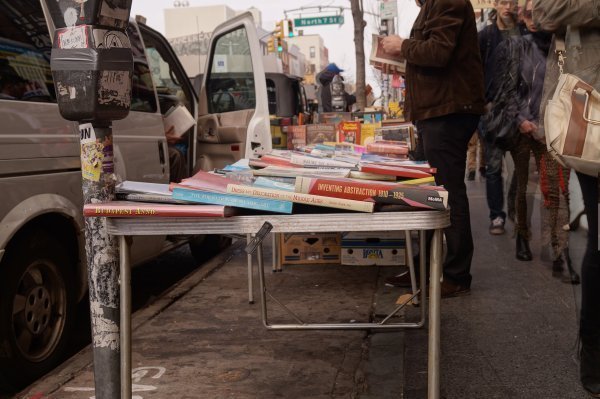 Las Cosas M Gicas Que Se Pueden Encontrar En Libros De Segunda Mano