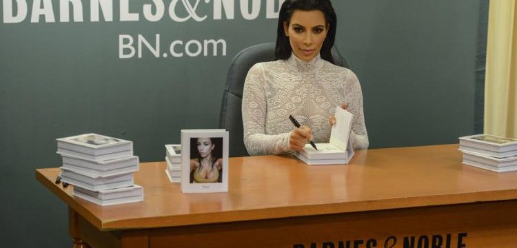 Kim Kardashian en la librería Barnes & Noble de Nueva York